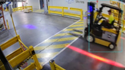 カメラ＋AIにより拠点内のフォークリフトが停止線で停止しないルール違反を検出した事例1