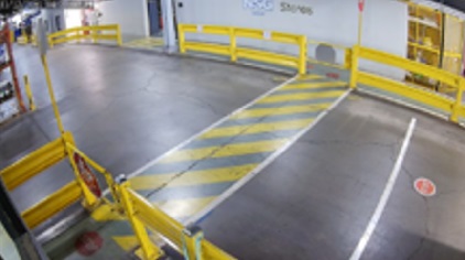 カメラ＋AIにより拠点内のフォークリフトが停止線で停止しないルール違反を検出した事例2